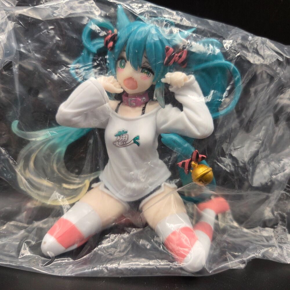 Hatsune Miku Desktop Cute Cat Ear T-Shirt Figure Taito 5 Inch